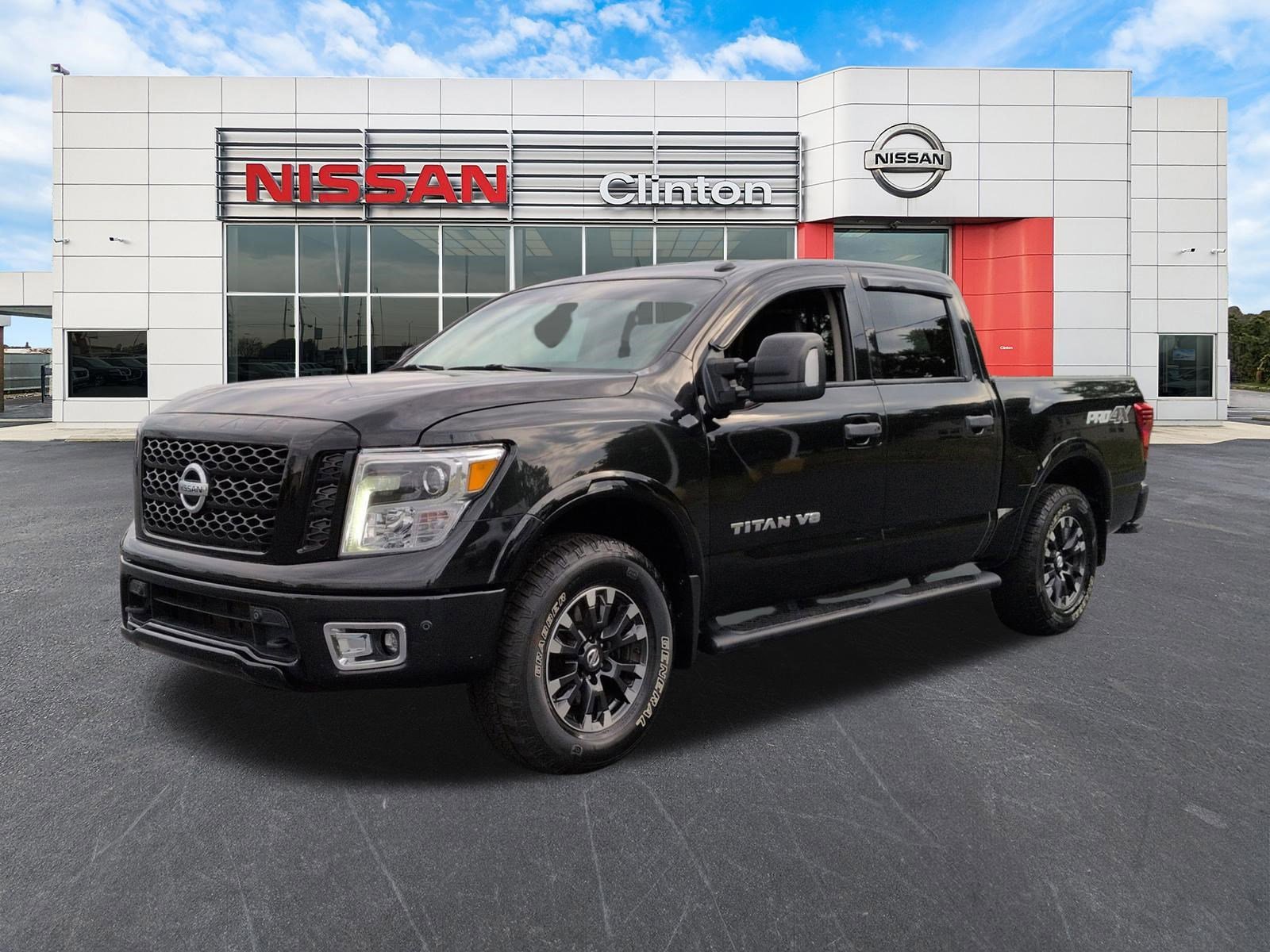 Used 2019 Nissan Titan PRO-4X w/ Pro-4x Utility Package AWD/4WD image 7