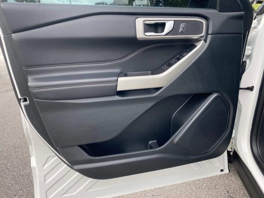 Certified 2024 Ford Explorer XLT RWD image 17