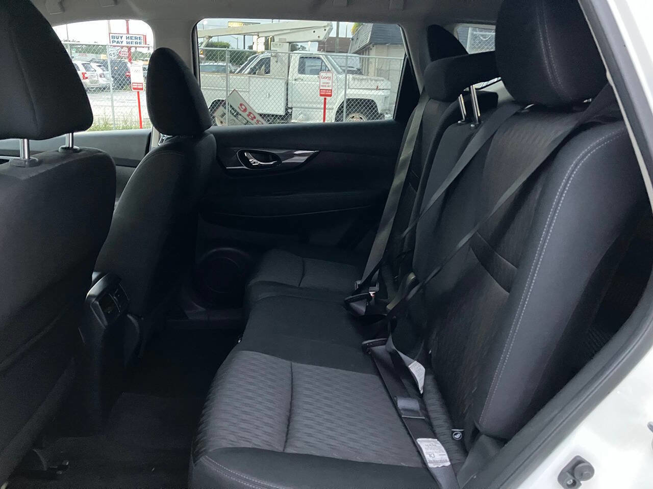 Used 2018 Nissan Rogue SV w/ Premium Package image 8