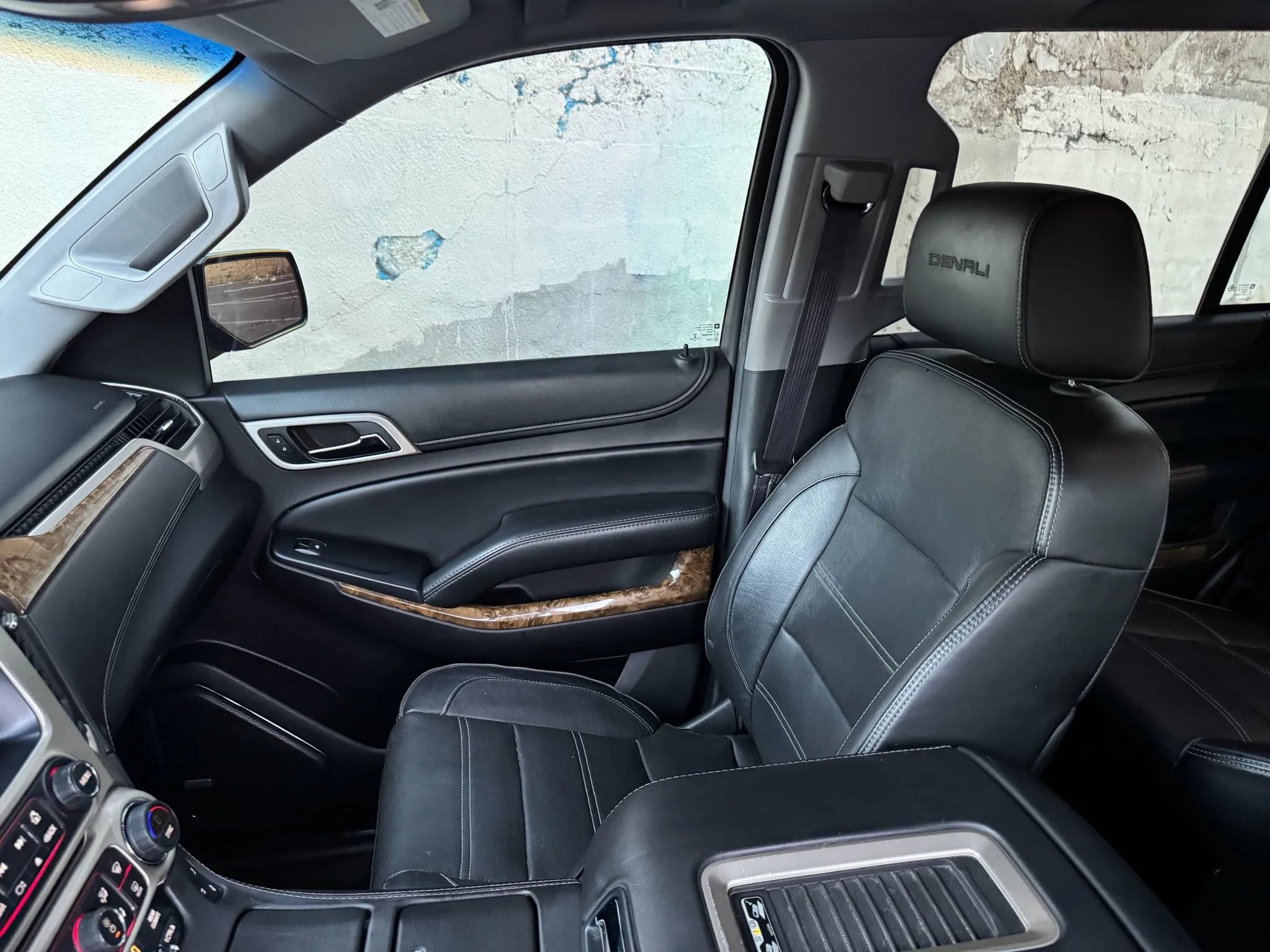 Used 2016 GMC Yukon Denali w/ Open Road Package RWD image 18