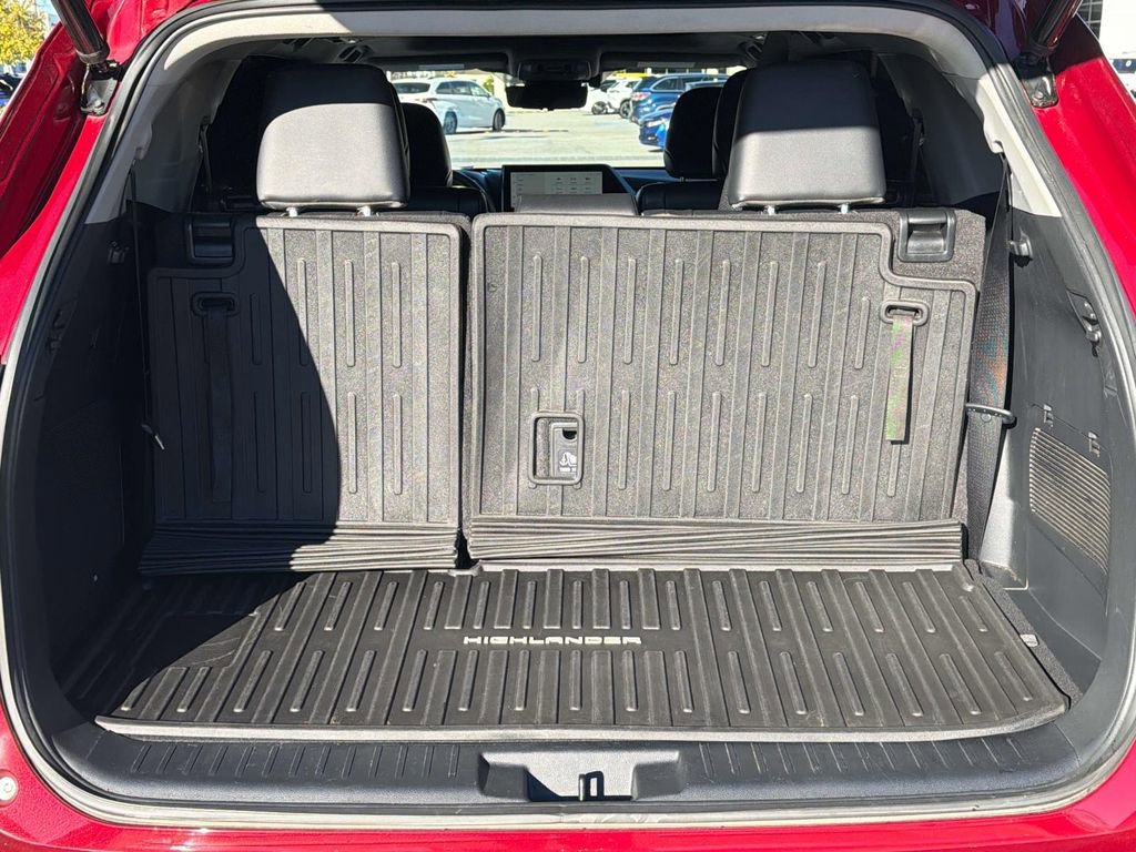Used 2023 Toyota Highlander Platinum image 9