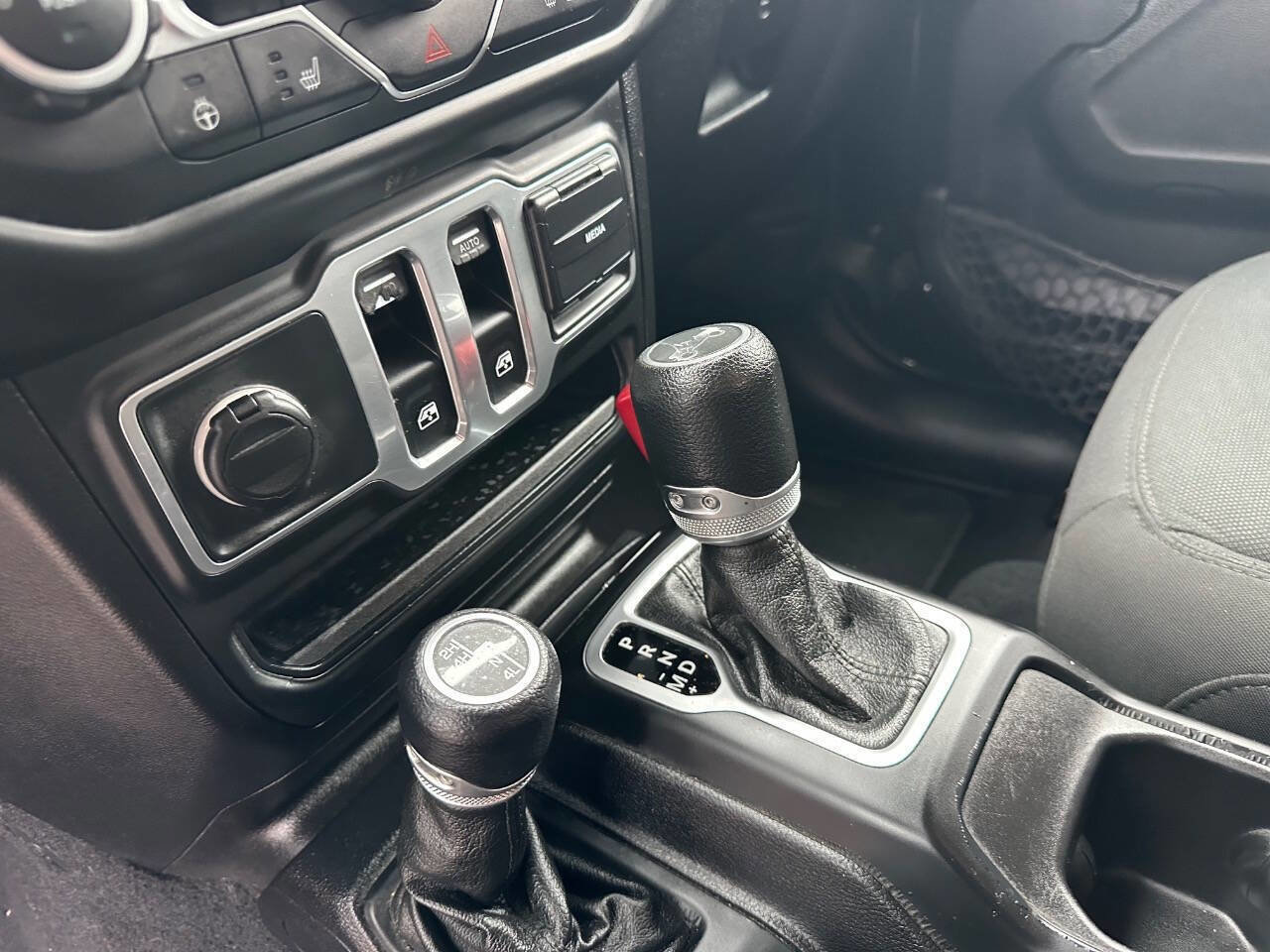 Used 2018 Jeep Wrangler Sport image 4