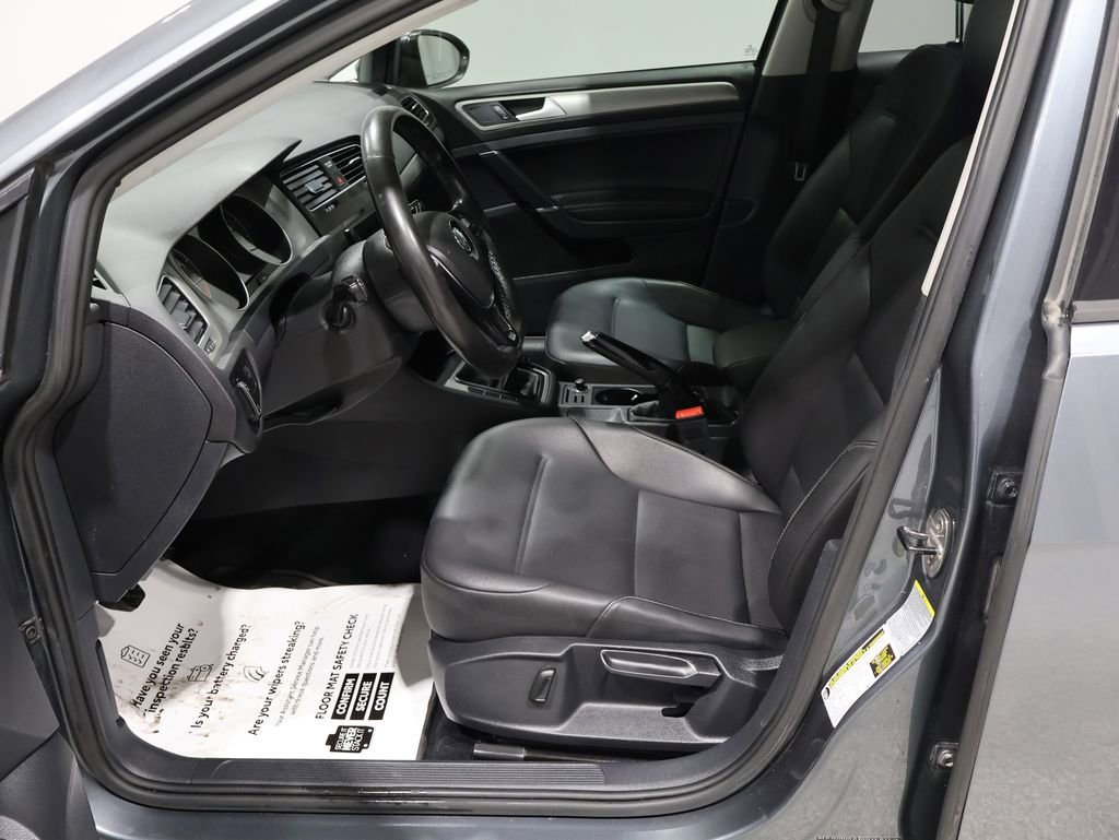 Used 2015 Volkswagen Golf S image 9