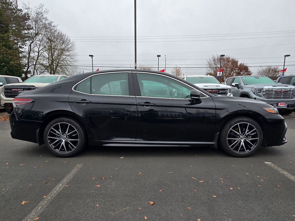 Used 2024 Toyota Camry SE image 2