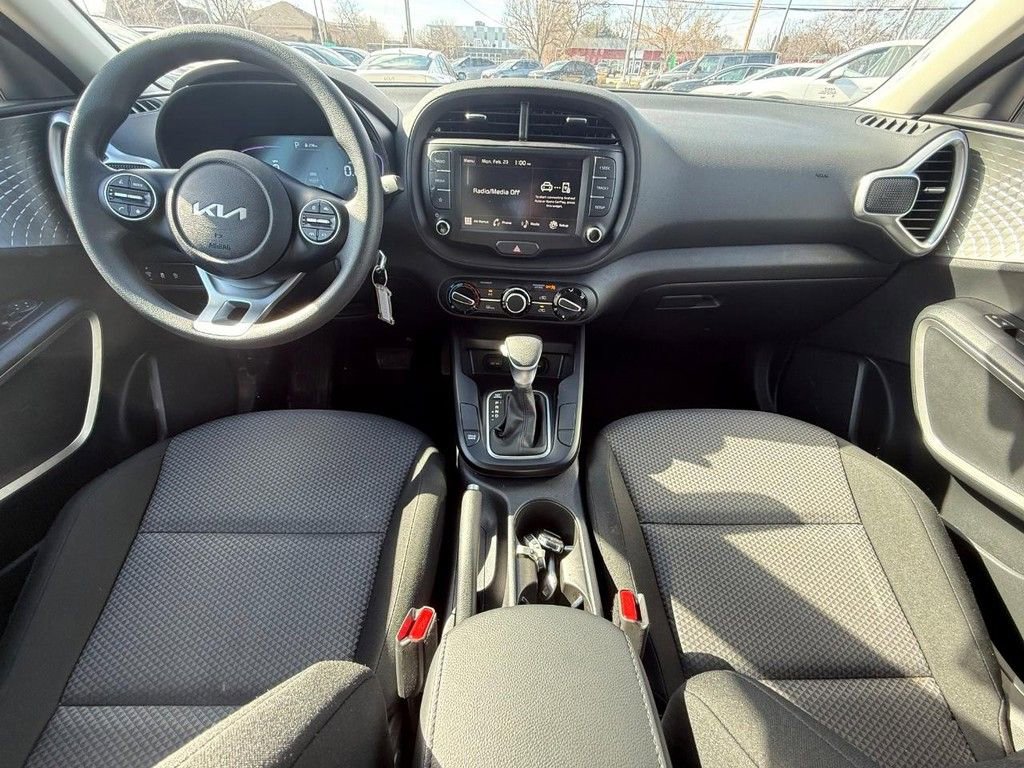 Used 2025 Kia Soul LX FWD image 13