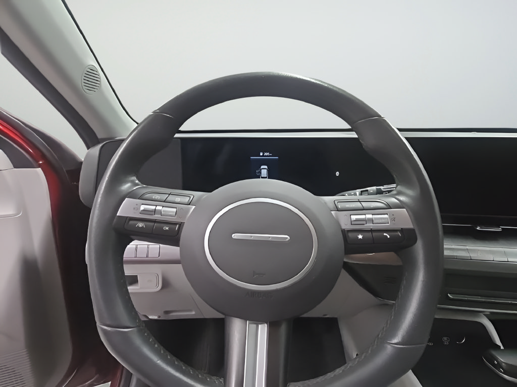 Used 2025 Hyundai Kona SEL FWD image 31