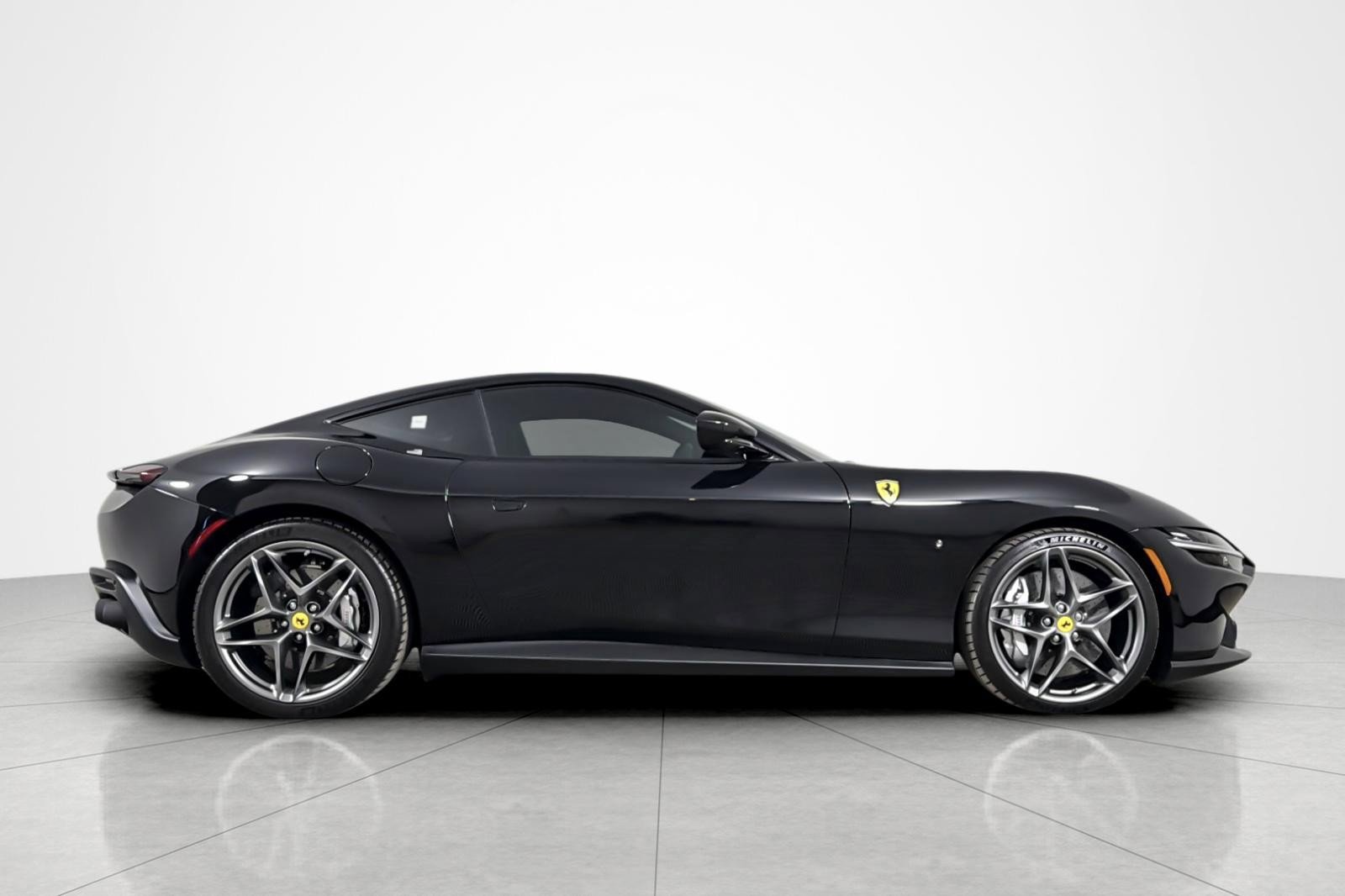Used 2021 Ferrari Roma RWD image 6