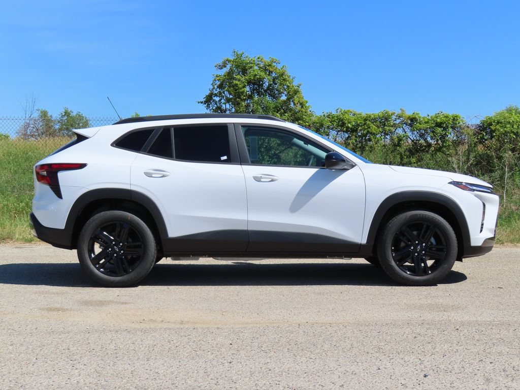New 2026 Chevrolet Trax ACTIV w/ Driver Confidence Package FWD image 2