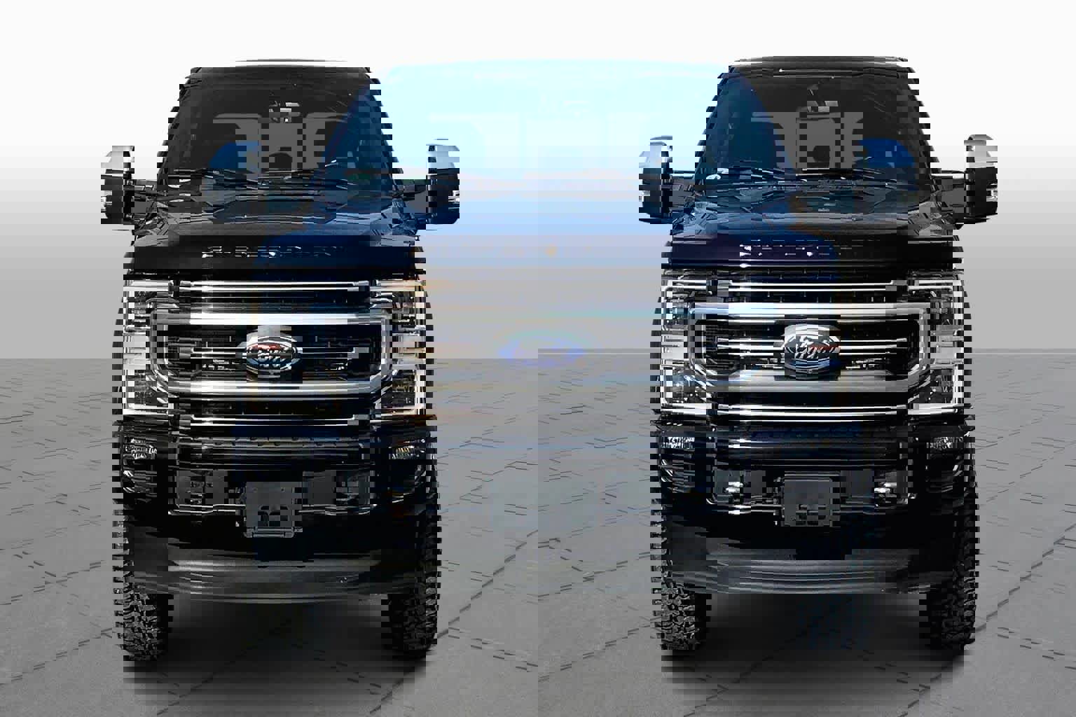 Used 2022 Ford F250 Platinum w/ FX4 Off-Road Package image 4