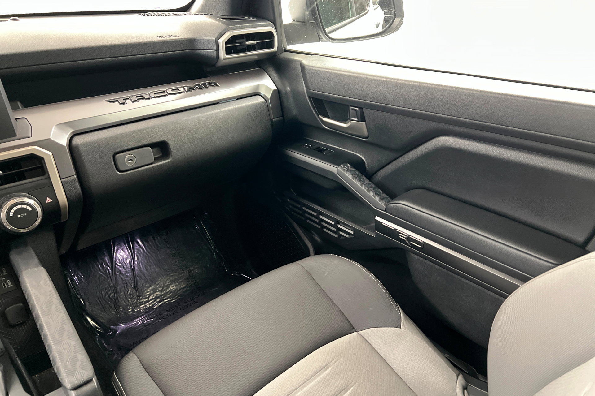 Used 2025 Toyota Tacoma TRD Off-Road AWD/4WD image 11