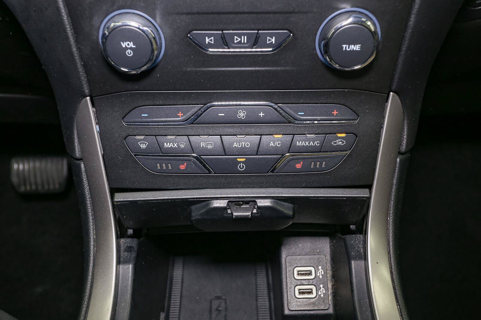 Used 2019 Ford Edge SEL w/ Equipment Group 201A AWD/4WD image 34