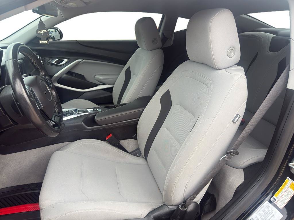 Used 2022 Chevrolet Camaro LT RWD image 9