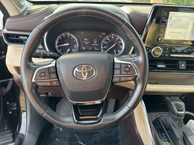 Used 2021 Toyota Highlander Limited image 16