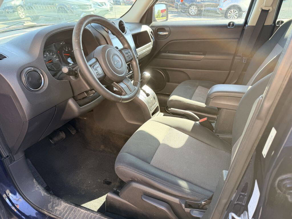 Used 2013 Jeep Patriot Latitude w/ Sun/Sound Group AWD/4WD image 9
