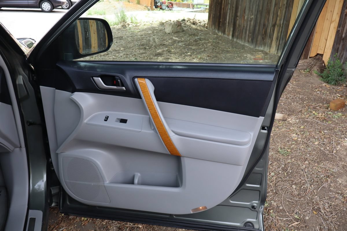 Used 2010 Toyota Highlander 4WD Hybrid image 28