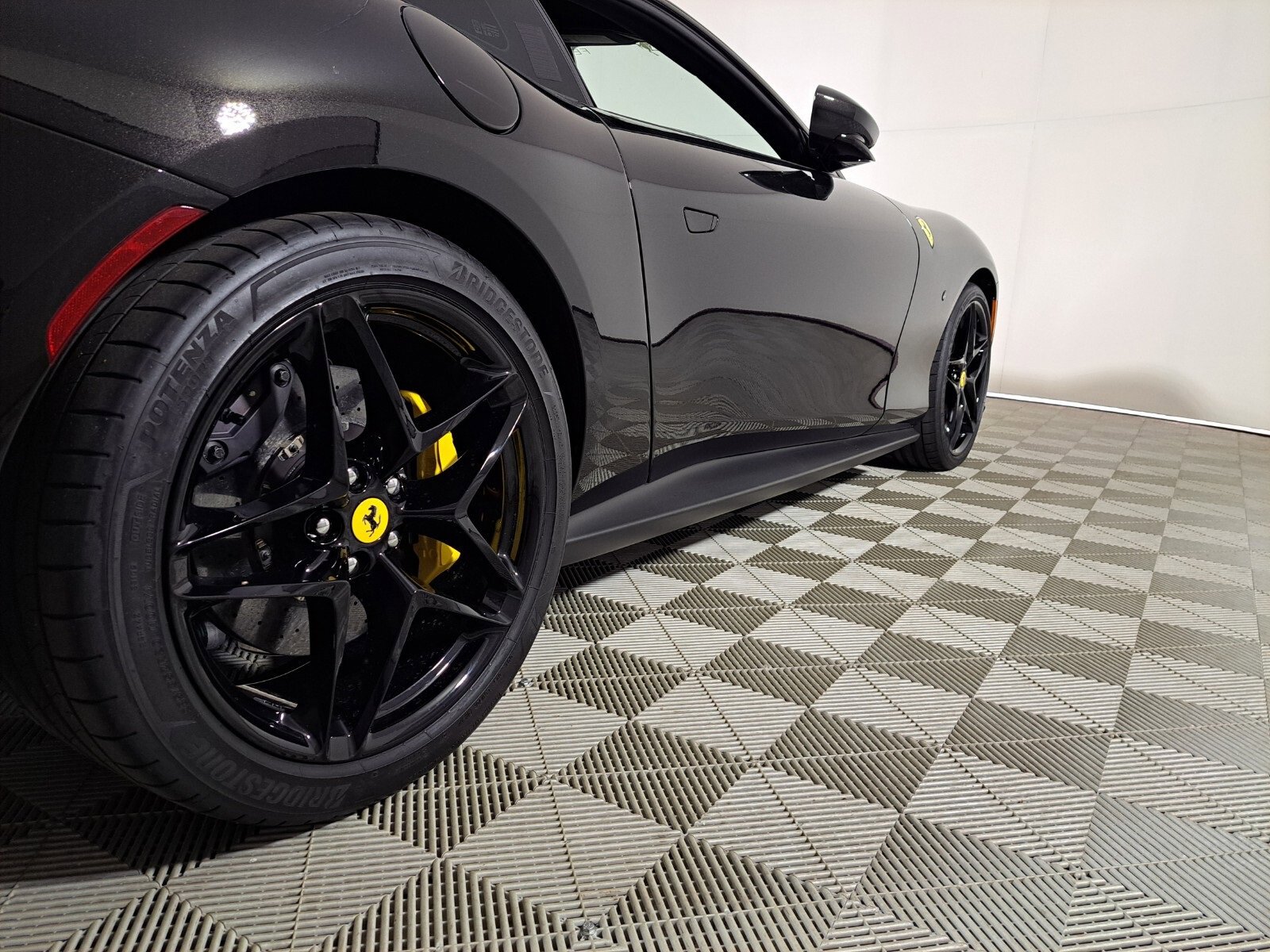 Certified 2023 Ferrari Roma image 9