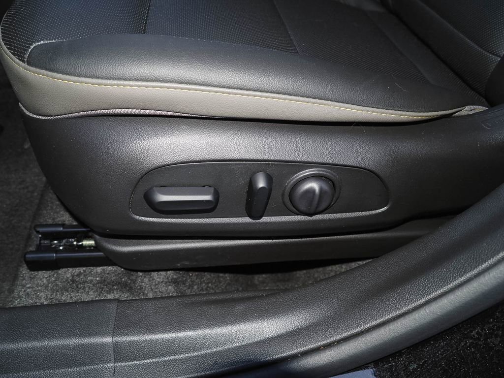 Certified 2024 Chevrolet Trax ACTIV w/ Sunroof Package image 25