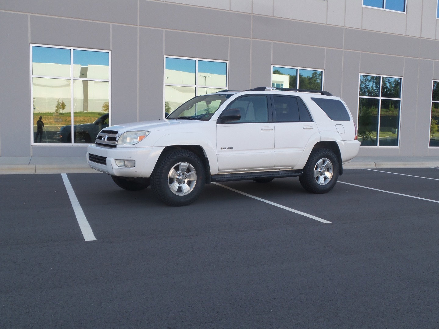 Used 2005 Toyota 4Runner SR5 AWD/4WD image 9