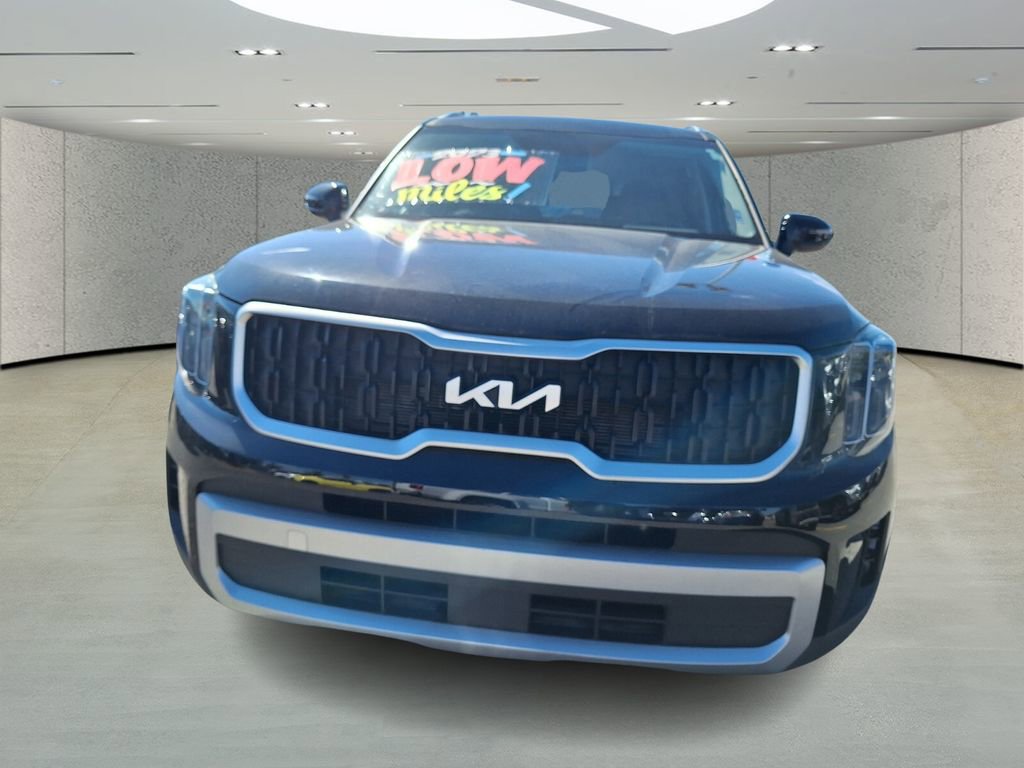 Used 2023 Kia Telluride EX w/ EX Captain's Chair Package image 8