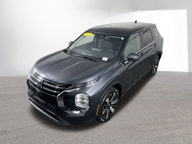 Used 2025 Mitsubishi Outlander SE image 44
