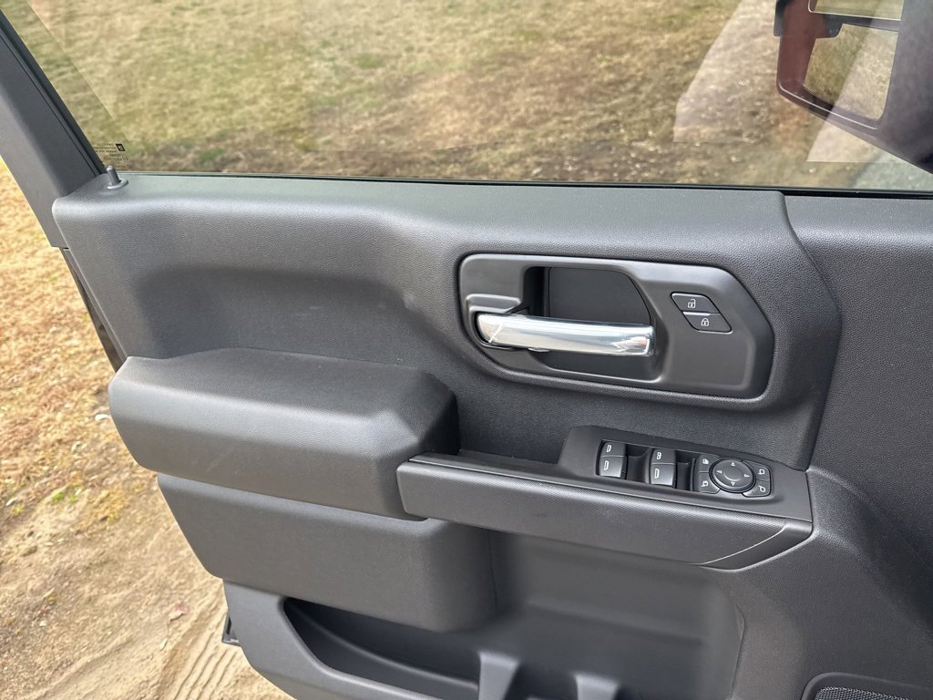 Used 2025 Chevrolet Silverado 2500 Custom w/ Custom Value Package image 11