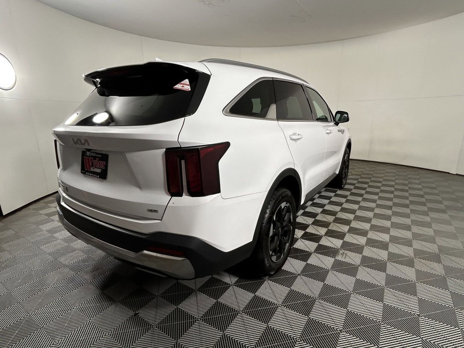 Used 2024 Kia Sorento S image 6