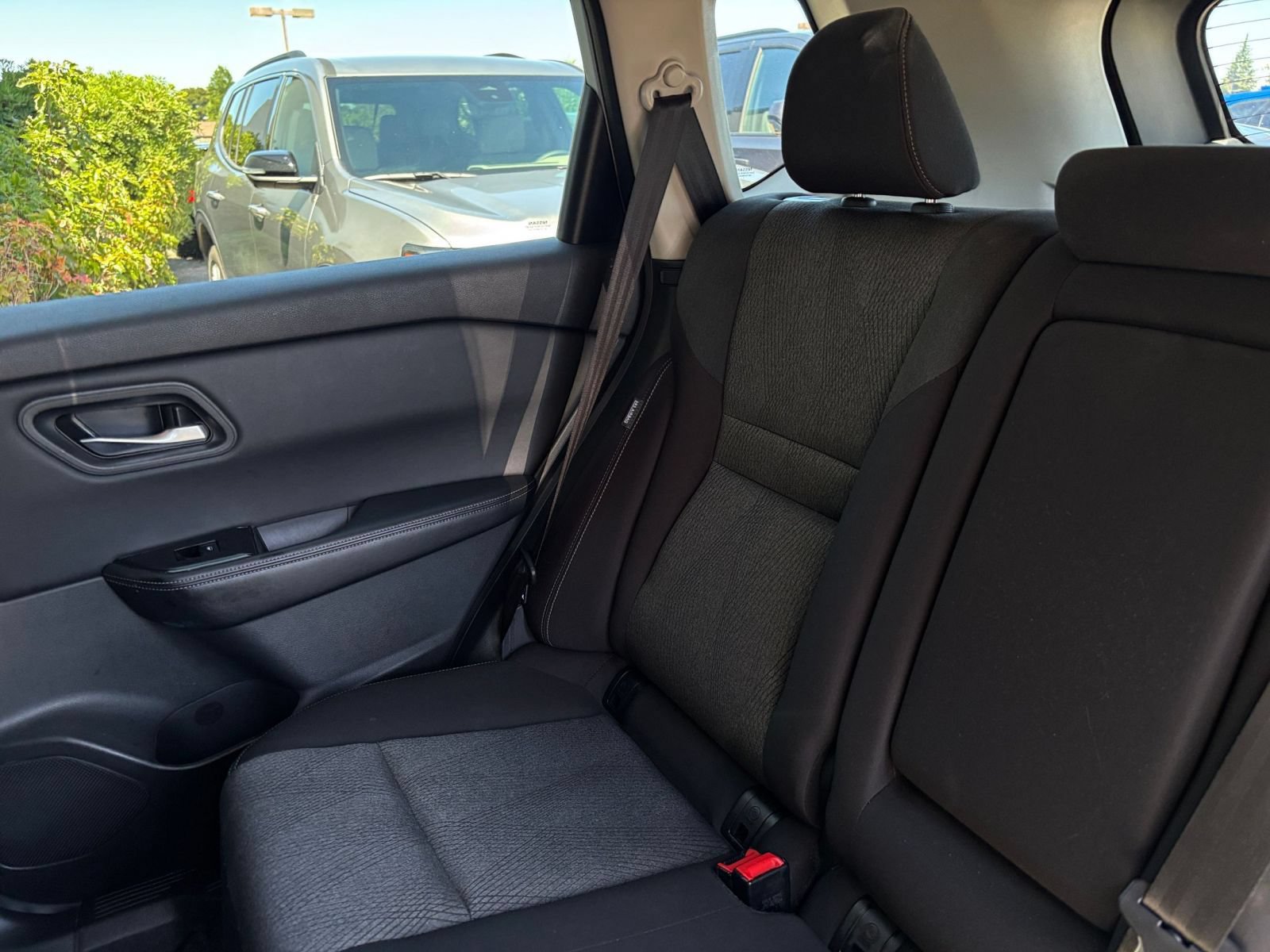 Used 2025 Nissan Rogue SV FWD image 41