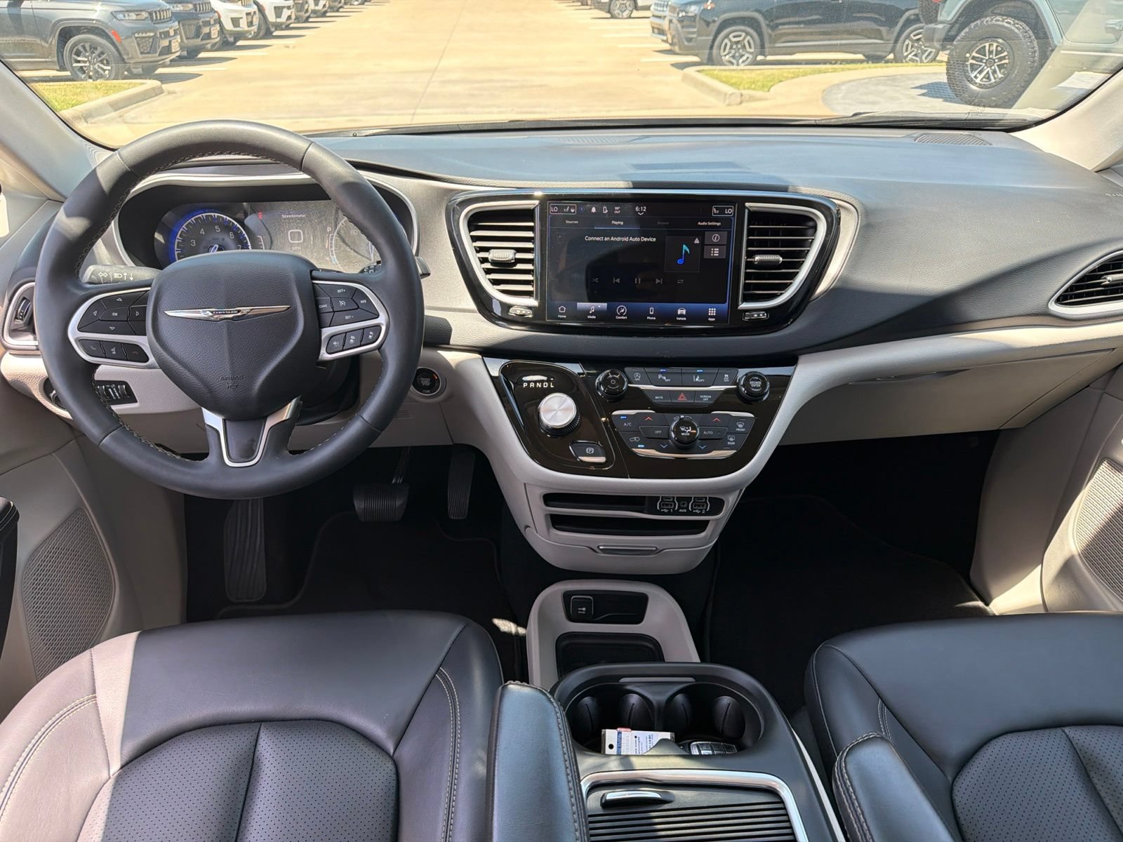 Used 2023 Chrysler Pacifica Touring-L FWD image 19
