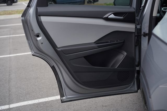 Used 2023 Volkswagen Taos SE w/ Panoramic Sunroof Package image 17