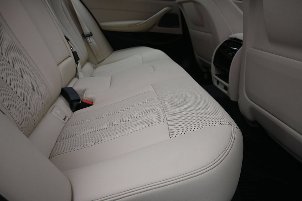 Certified 2023 BMW 530i w/ Premium Package RWD image 17