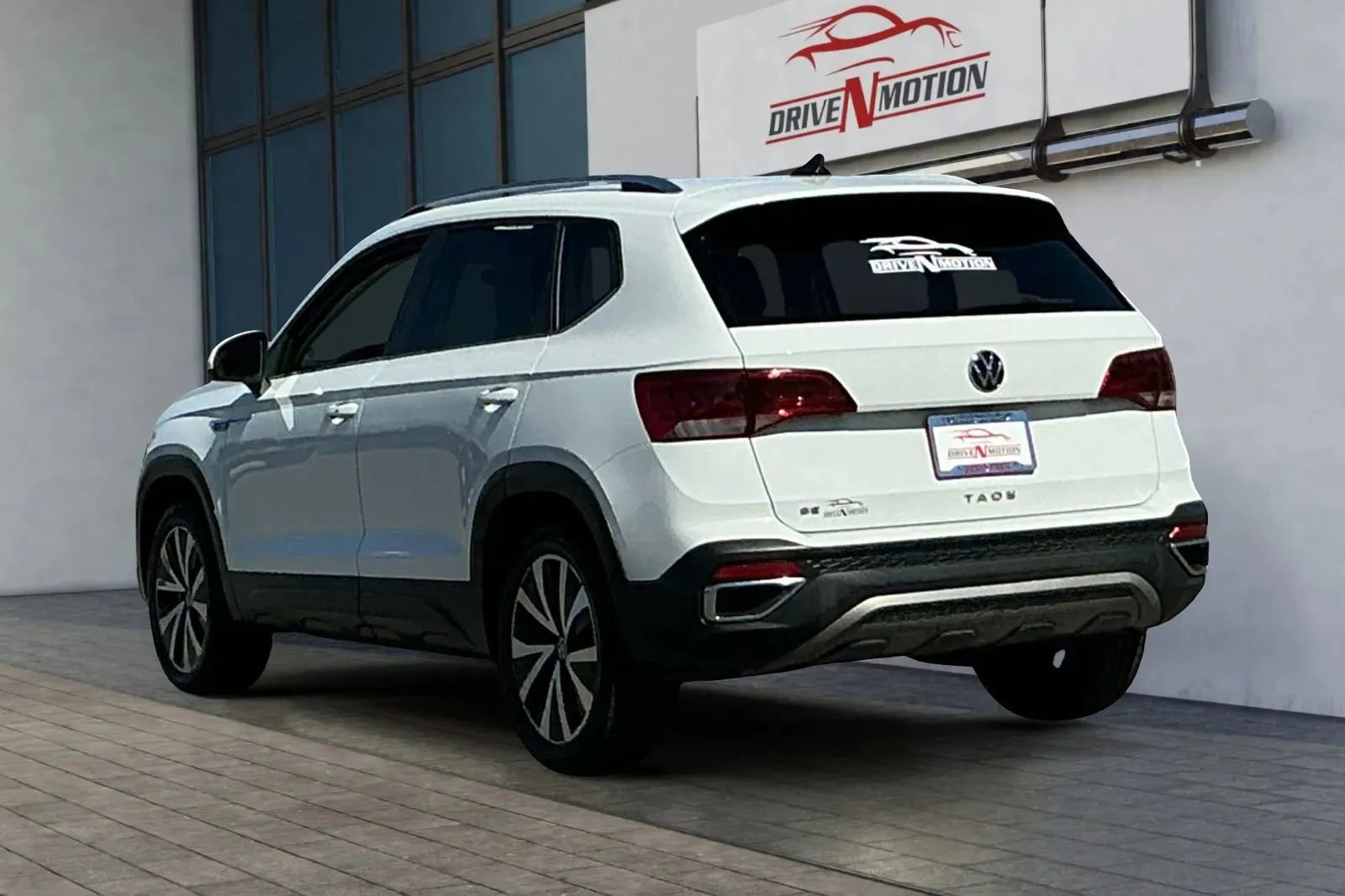 Used 2023 Volkswagen Taos SE image 6