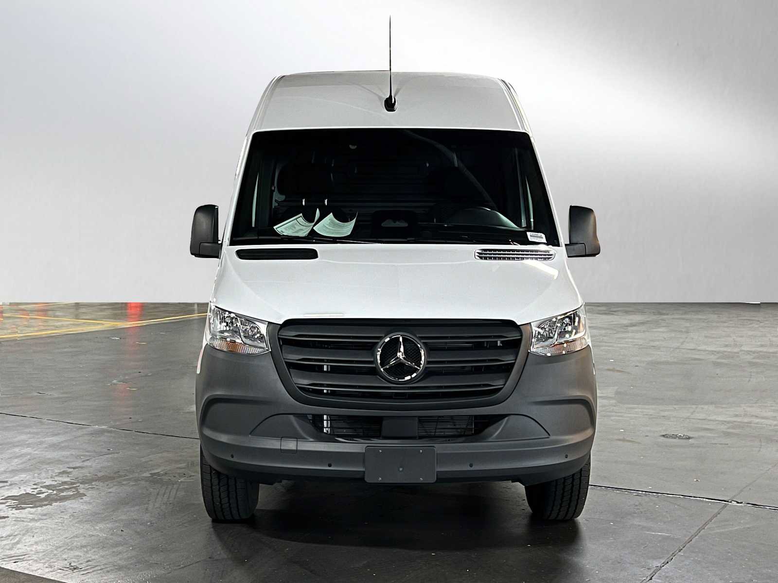 Used 2025 Mercedes-Benz Sprinter 2500 image 8