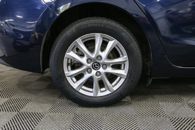 Used 2015 MAZDA MAZDA3 i Touring w/ Technology Package FWD image 15