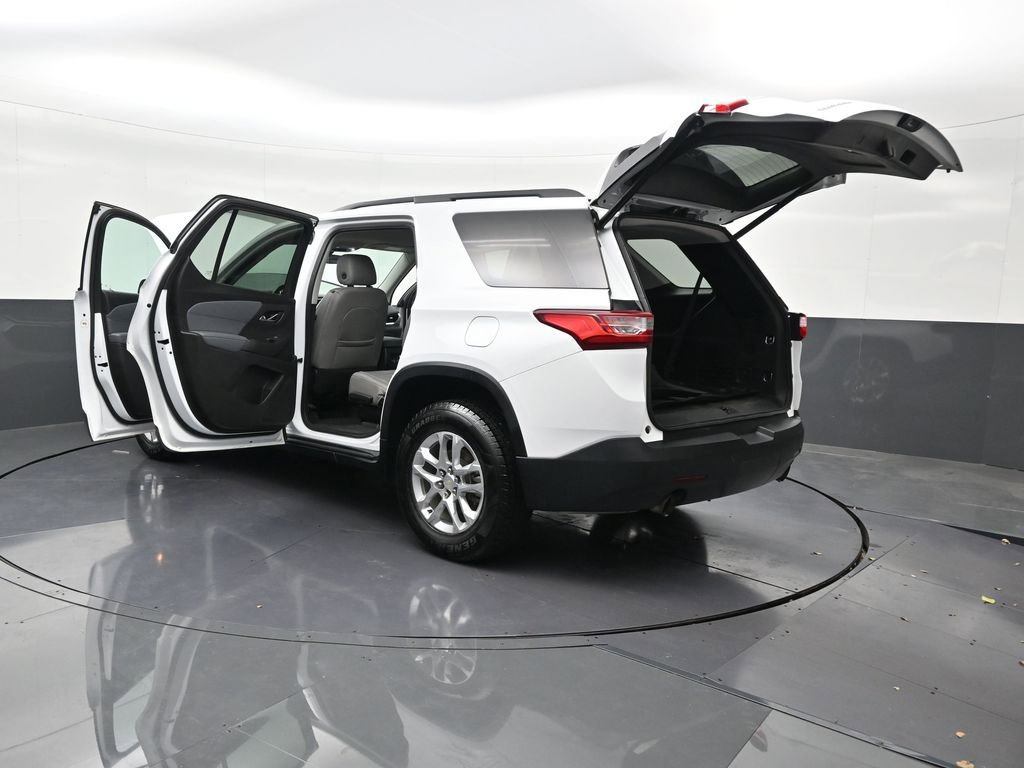 Used 2021 Chevrolet Traverse LT image 34