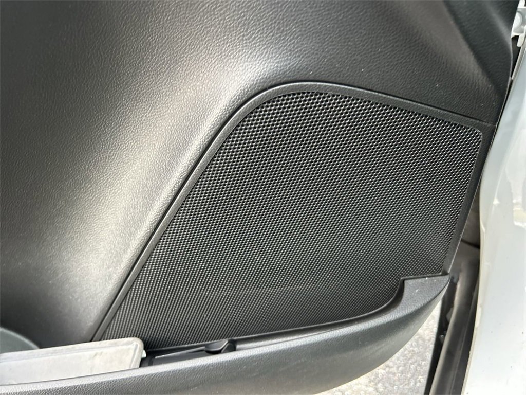 Used 2020 Chevrolet Trax LT w/ LT Convenience Package image 21