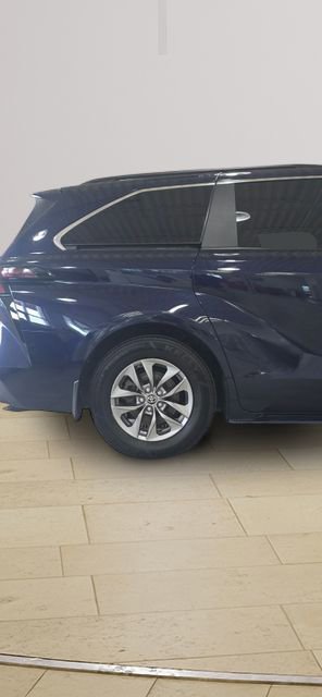Used 2023 Toyota Sienna LE image 33