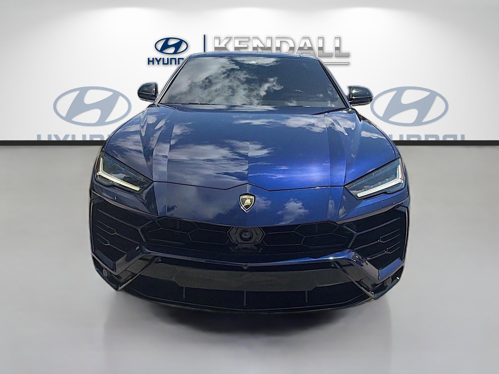 Used 2022 Lamborghini Urus AWD/4WD image 2