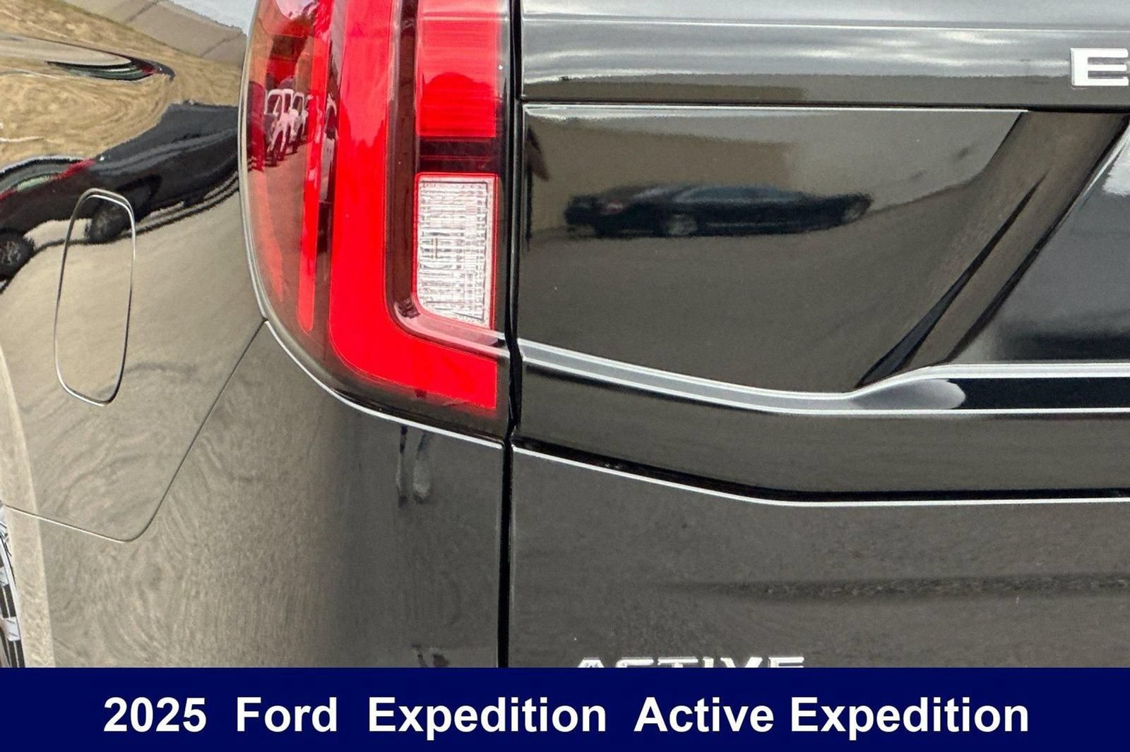 Used 2025 Ford Expedition Active AWD/4WD image 42