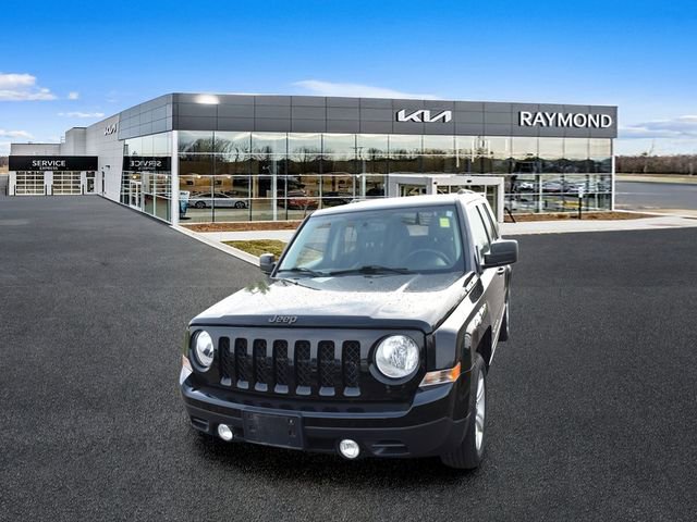 Used 2014 Jeep Patriot Latitude AWD/4WD image 7