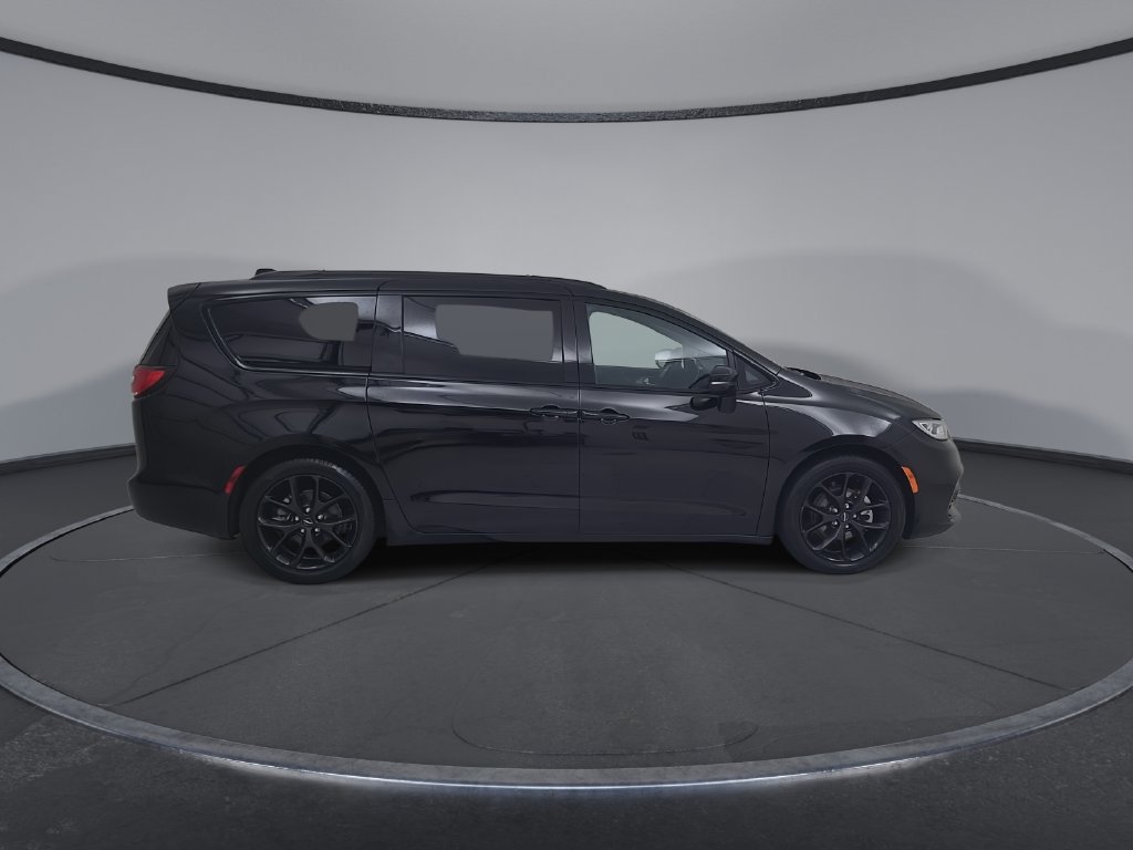 Certified 2025 Chrysler Pacifica Limited FWD image 19