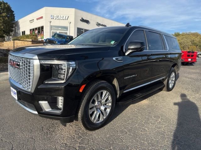 Used 2022 GMC Yukon XL Denali AWD/4WD image 1