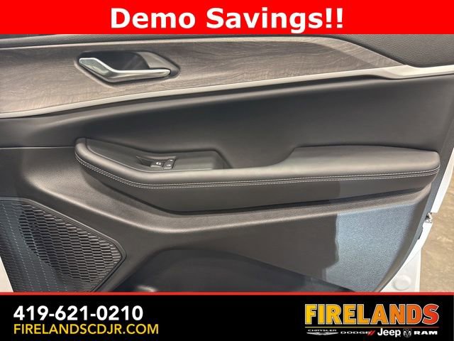 New 2025 Jeep Grand Cherokee Limited w/ Trailer Tow Package image 8