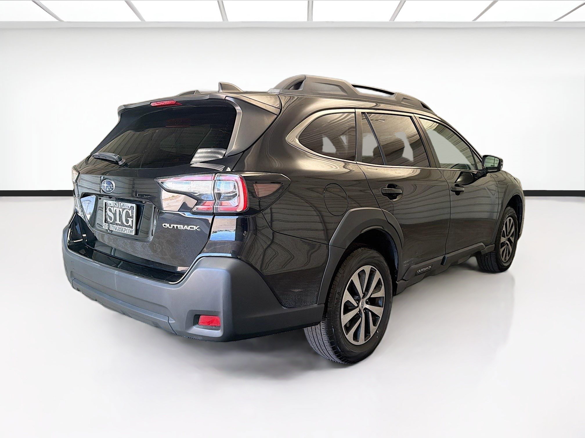 Used 2023 Subaru Outback Premium AWD/4WD image 4