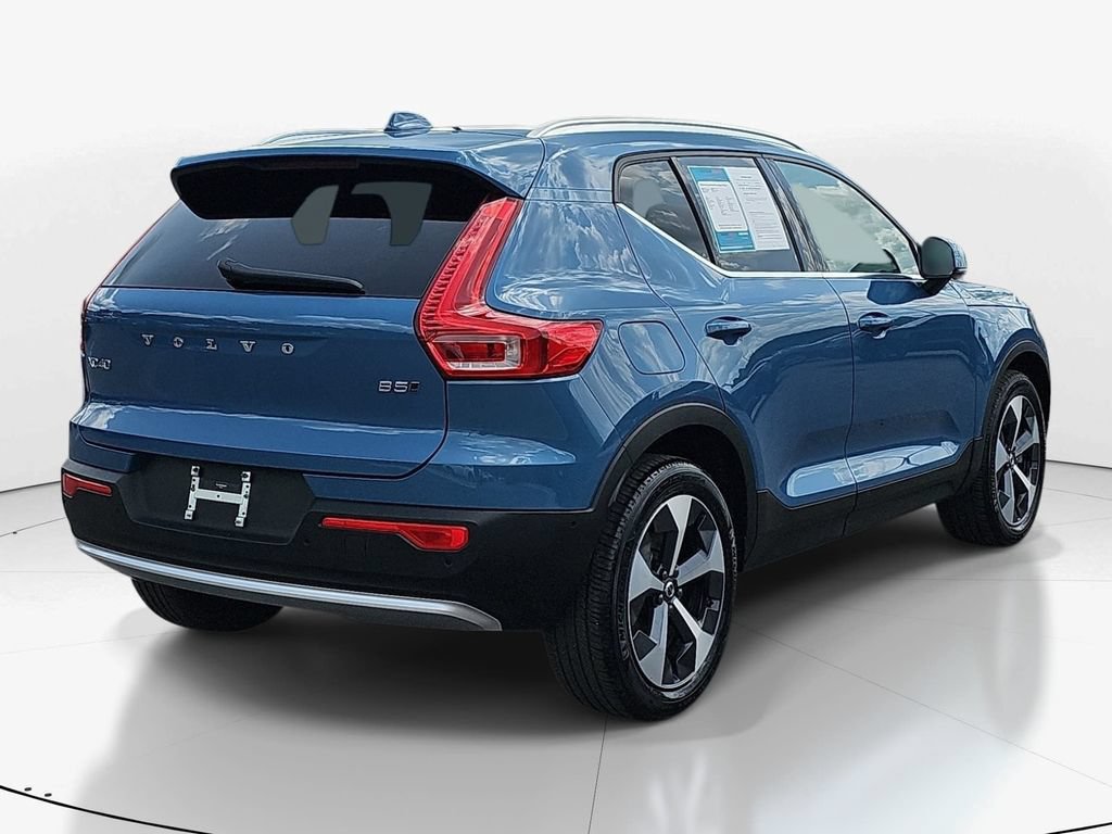 Used 2025 Volvo XC40 B5 Plus AWD/4WD image 6