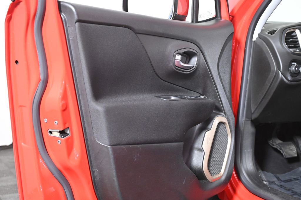 Used 2015 Jeep Renegade Latitude image 26
