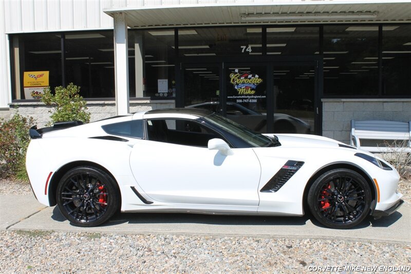 Used 2015 Chevrolet Corvette Z06 w/ 3LZ Preferred Equipment Group RWD image 25