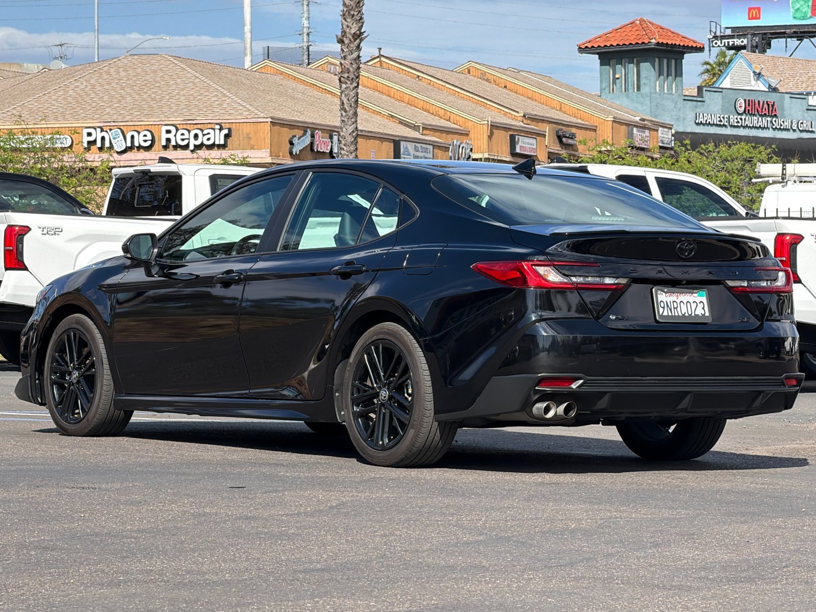 Used 2025 Toyota Camry SE w/ Convenience Package FWD image 3