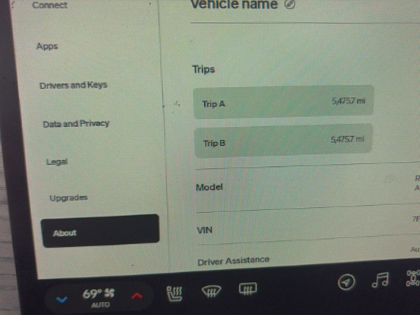 Used 2025 Rivian R1S Premium AWD/4WD image 7