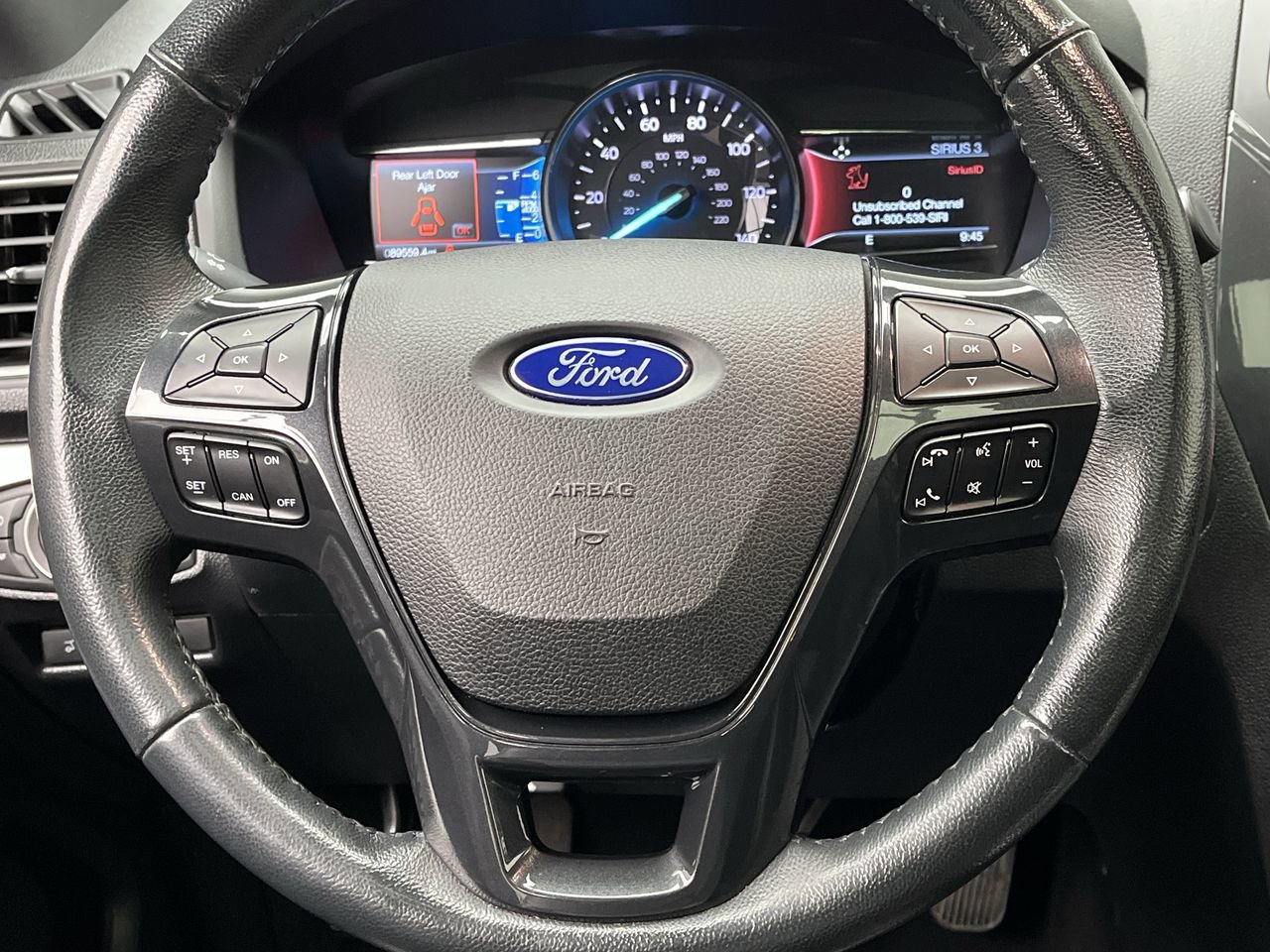 Used 2019 Ford Explorer XLT w/ Equipment Group 202A AWD/4WD image 17