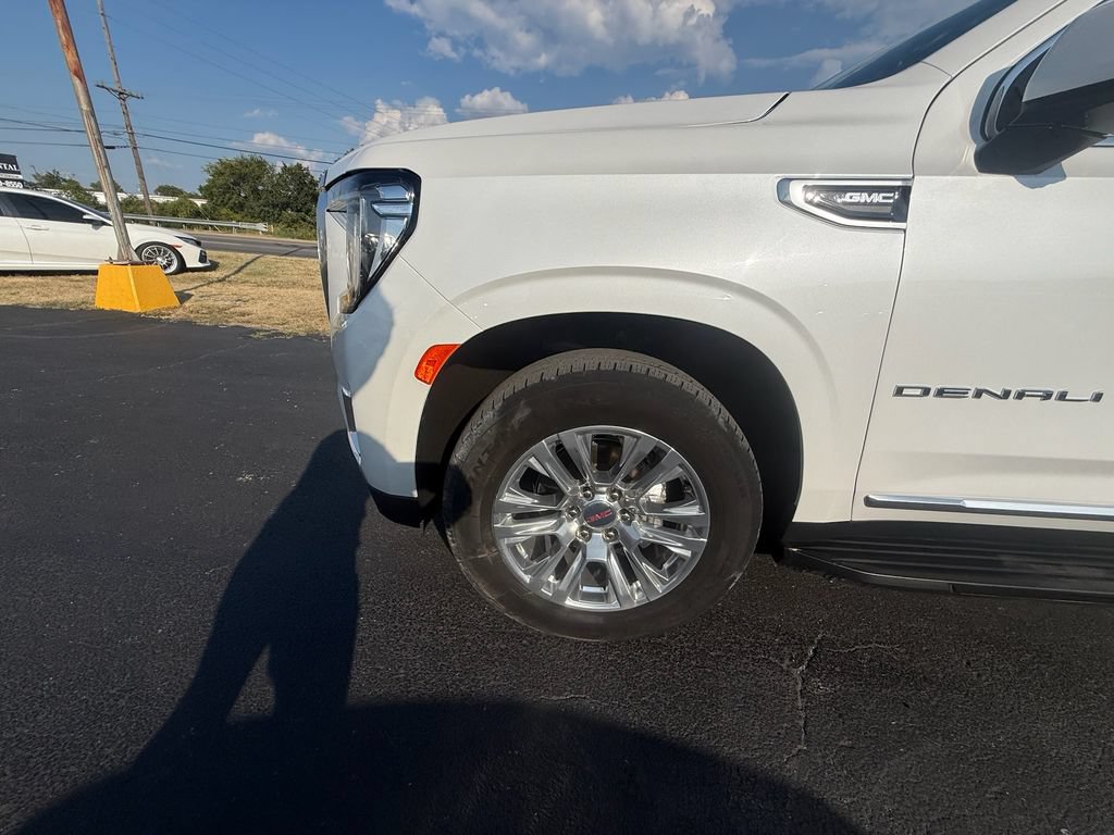 Used 2023 GMC Yukon XL Denali AWD/4WD image 10